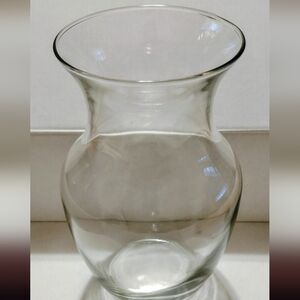 Elegant Clear Glass Vase 8.5" Tall